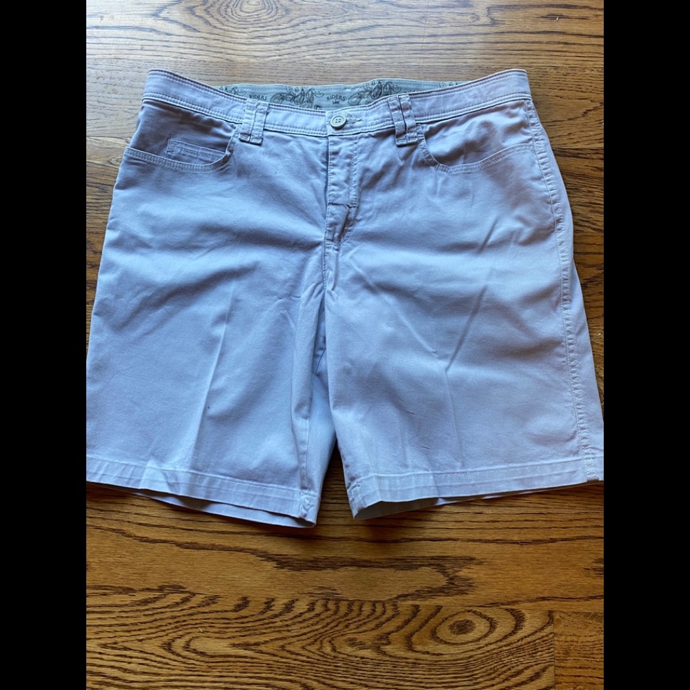 Lee Bermuda shorts in light gray